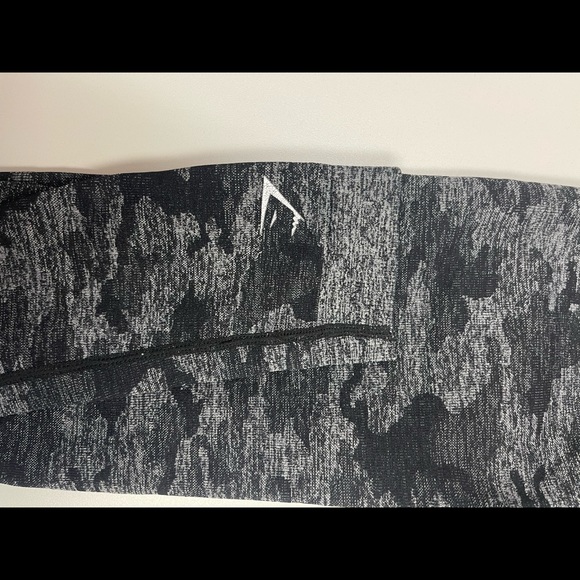 Gymshark Adapt Camo Seamless Leggings - Picture 5 of 6